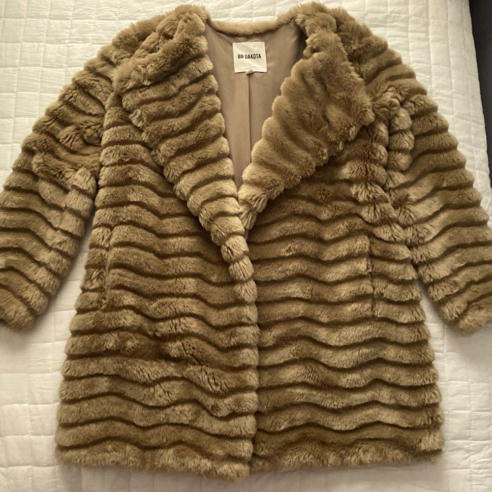 BB Dakota Women's Faux Fur Coat - Tan